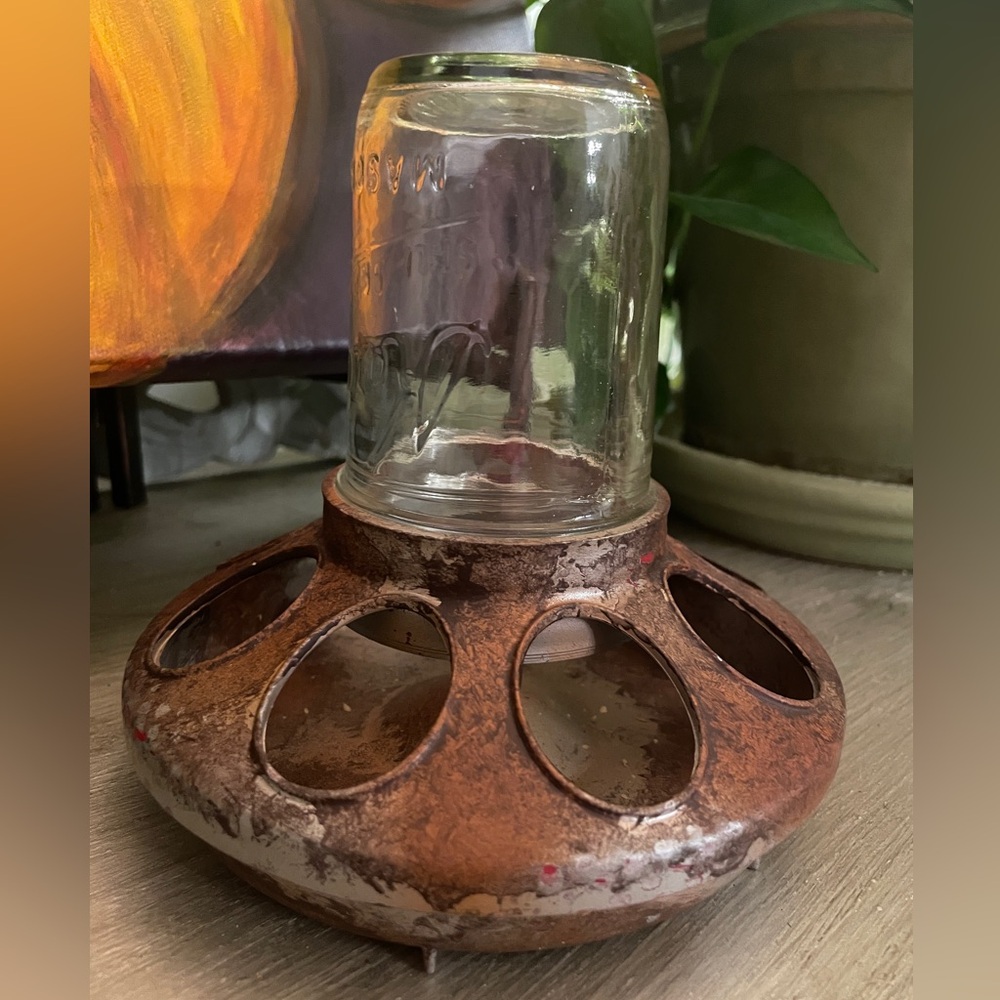 Vintage Chicken Feeder. Could also be used as a bird feeder. - Picture 5 of 7